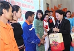 Chủ tịch Quốc hội chúc Tết và tặng quà công nhân lao động tỉnh Đắk Lắk