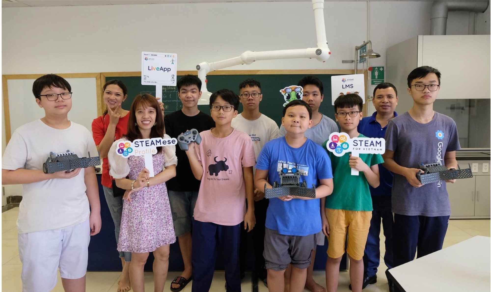 ‘Startup giáo dục’ kỳ lạ: Thiết kế như show truyền hình, mời chuyên gia NASA, Facebook, Google, Microsoft… dạy lập trình miễn phí cho trẻ em Việt Nam - Ảnh 3.