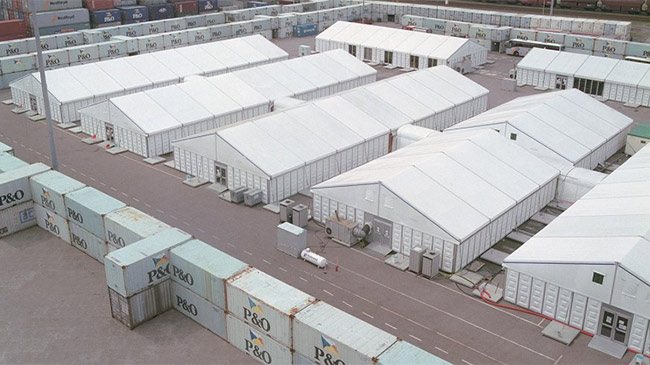 Nhiều nước thiết lập nhà xác dã chiến, biến sân băng thành nơi để quan tài