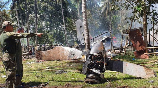 Sự thật binh sĩ nhảy khỏi máy bay nổ tung khiến 52 người chết ở Philippines