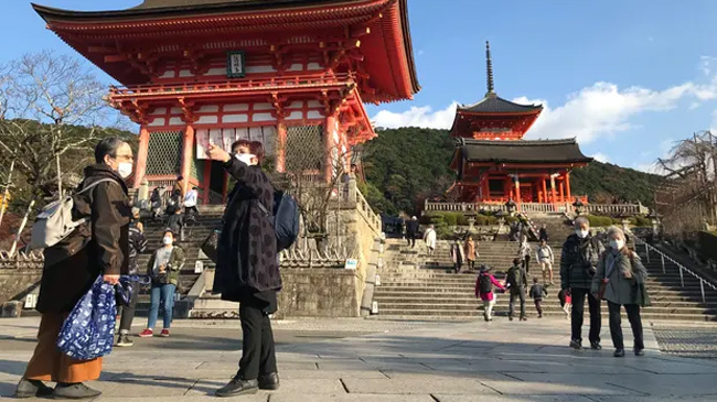 Mỹ xem xét tiêm ngừa Covid-19 cho trẻ dưới 5 tuổi, biến thể phụ Omicron lan rộng