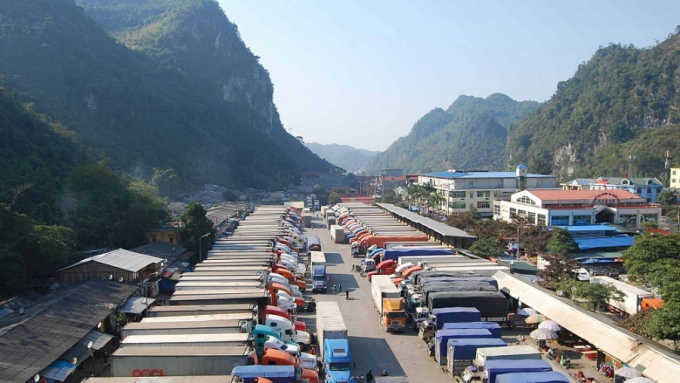 Bắt tạm giam 2 cán bộ 'bán lốt' cho xe ưu tiên qua biên giới Lạng Sơn giá 200-300 triệu đồng/xe