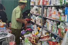 Hà Nội: Đột kích “tổng kho” kinh doanh hàng giả, hàng lậu qua facebook