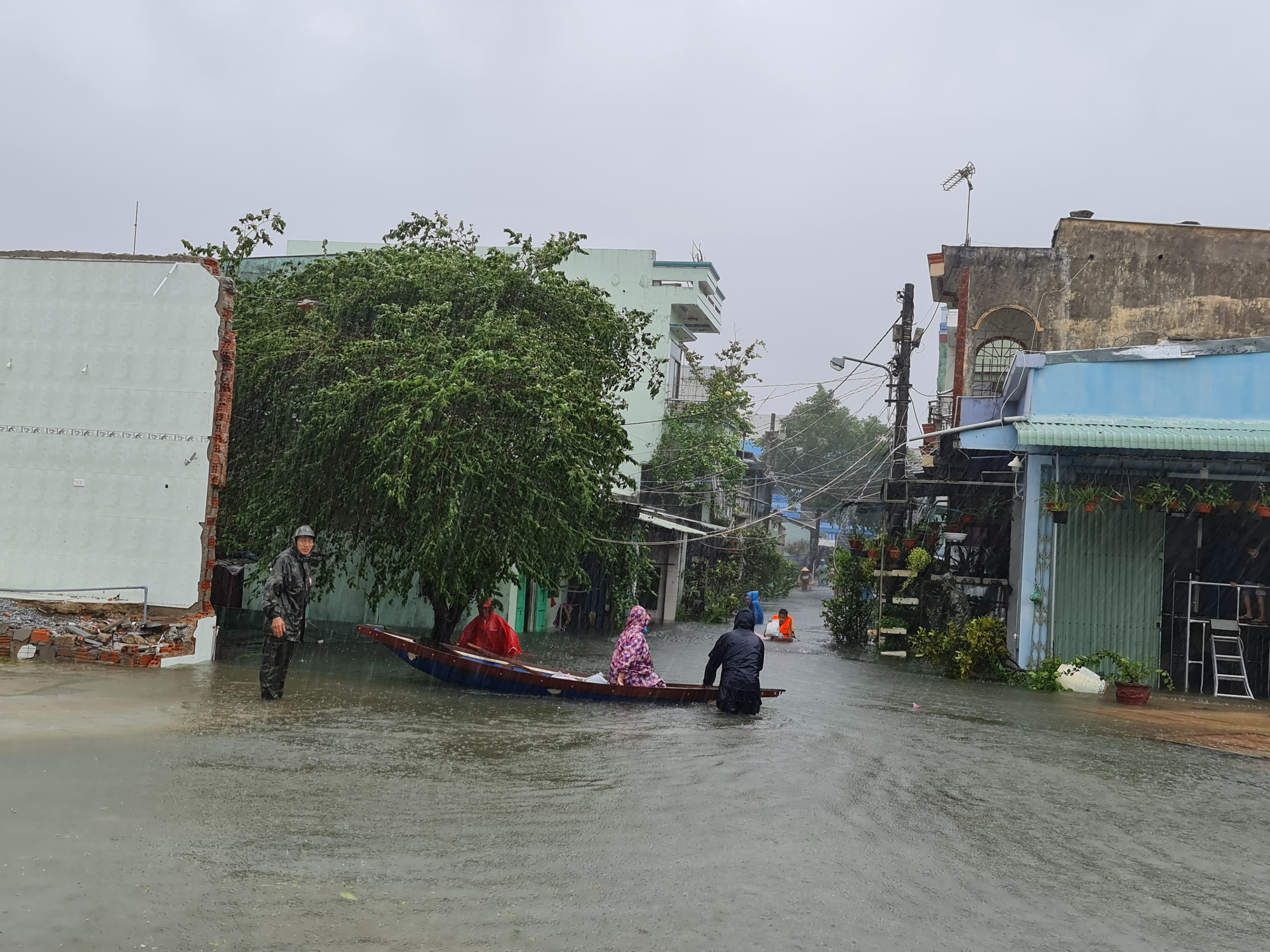 Quảng Nam: Cô bé tên “lụt” sinh ra mùa lụt, đám cưới cũng trúng mùa lụt - Ảnh 3.