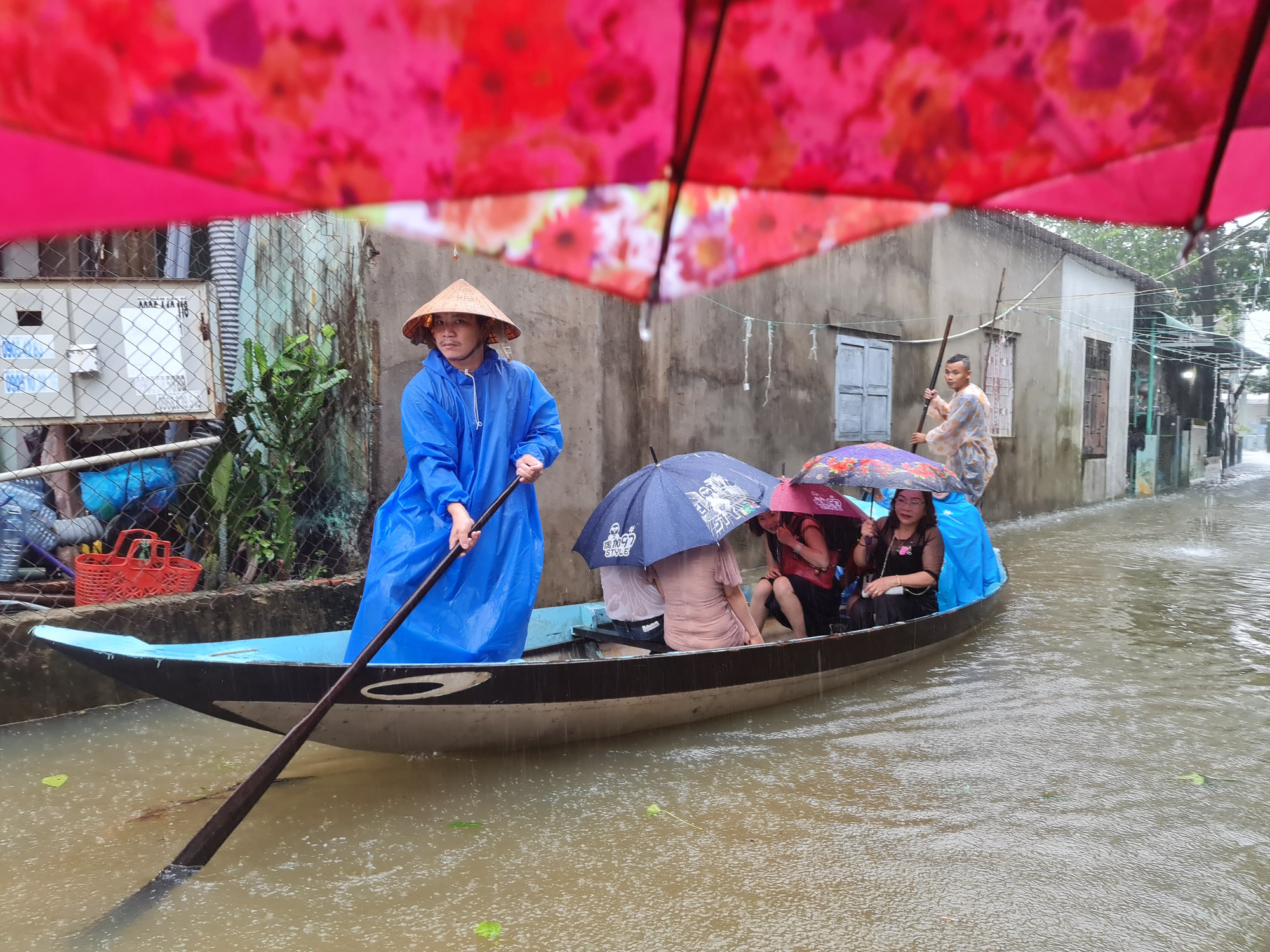 Quảng Nam: Cô bé tên “lụt” sinh ra mùa lụt, đám cưới cũng trúng mùa lụt - Ảnh 6.