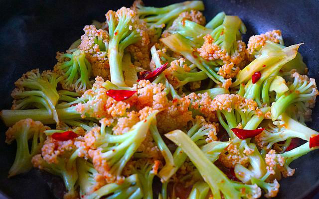 Cách xào súp lơ nhanh chín, giòn ngọt