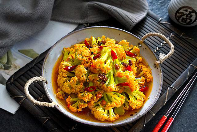 Xào súp lơ muốn nhanh chín, giòn ngọt nên ghi nhớ mẹo này - Ảnh 6.