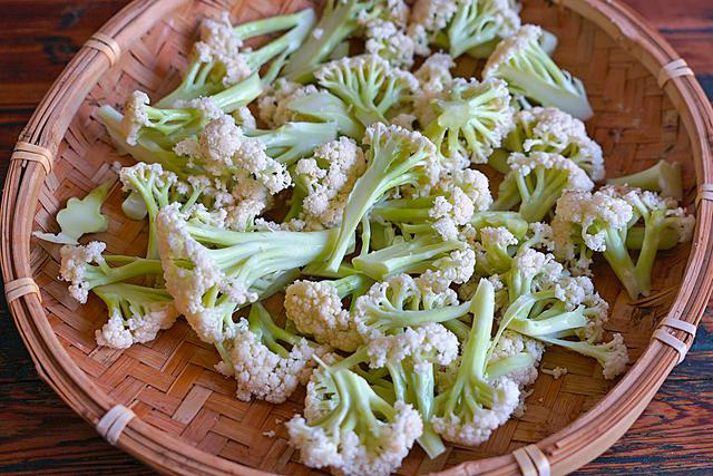 Xào súp lơ muốn nhanh chín, giòn ngọt nên ghi nhớ mẹo này - Ảnh 1.