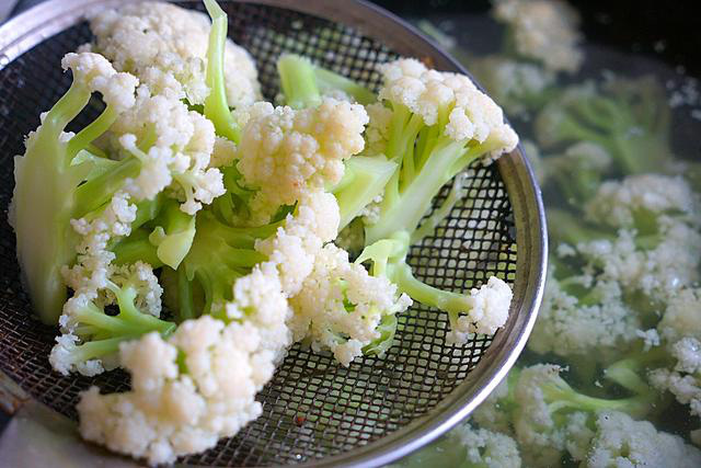 Xào súp lơ muốn nhanh chín, giòn ngọt nên ghi nhớ mẹo này - Ảnh 3.