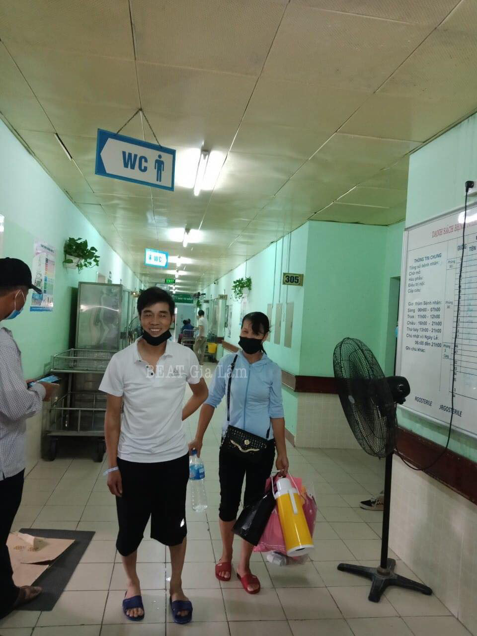 Tài xế Grab bị cướp đâm đã xuất viện, bỏ nghề xe ôm - Ảnh 1.