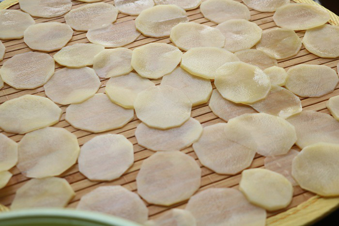 Mẹo làm khoai tây chiên ngoài giòn, trong mềm, vàng ươm, thơm phức - Ảnh 3.