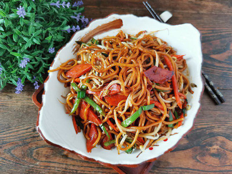 Muốn xào mì không dính, thơm ngon, đậm đà chỉ cần mẹo nhỏ này - Ảnh 4.