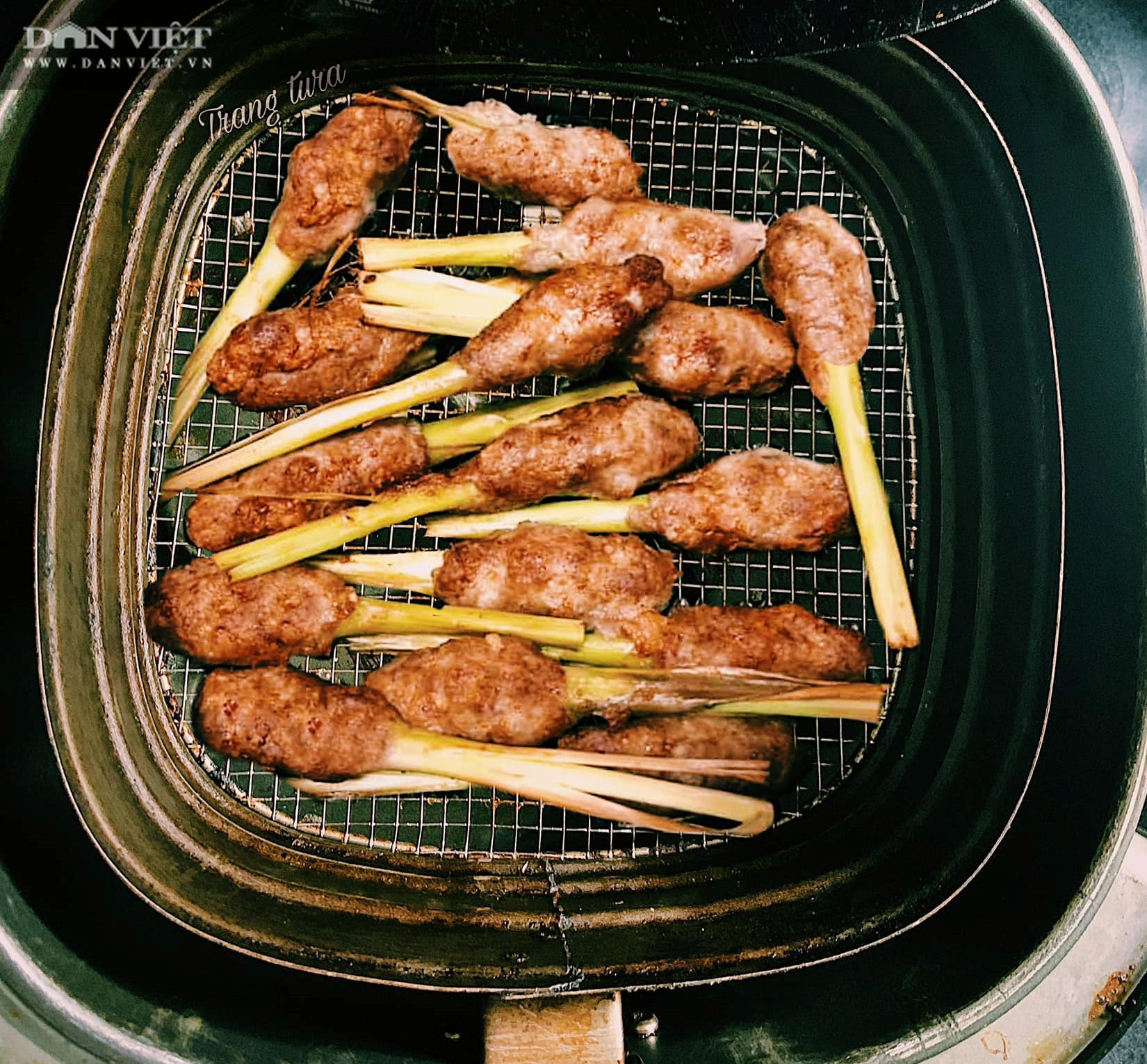 Tuyệt chiêu làm món nem lụi bằng nồi chiên không dầu - Ảnh 1.