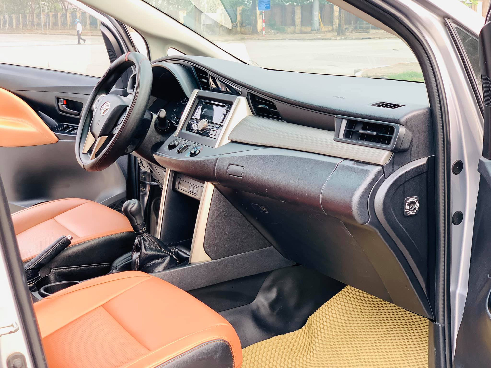 Toyota Innova sau 5 năm, đại hạ giá vẫn khó tìm chủ mới - Ảnh 4.