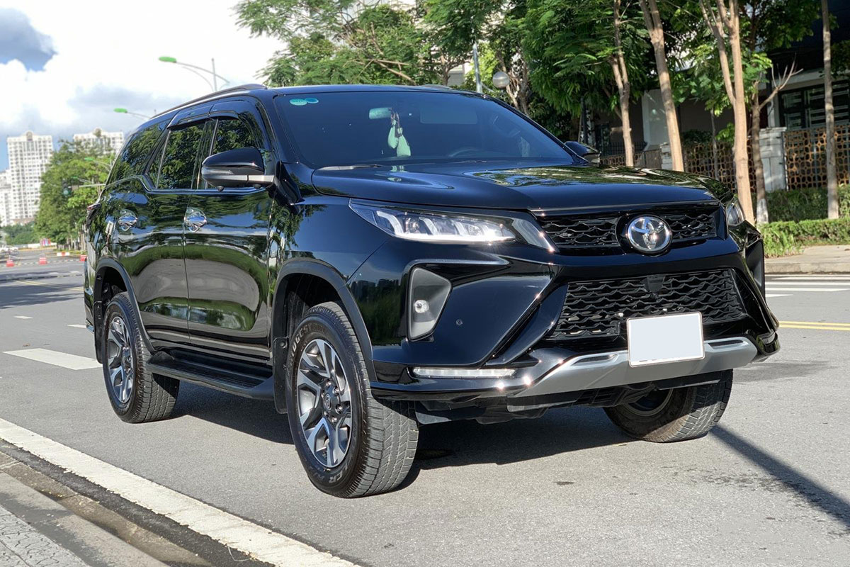 Toyota Fortuner Legender mất giá chóng mặt sau gần 1 năm lăn bánh