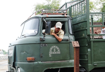 Lái xe khách, xe container: Tài già an toàn hơn lái trẻ? - ảnh 1