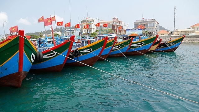 Crowded seaport in Ly Son island