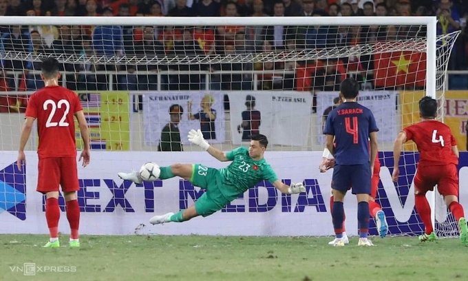 Vietnam retain Group G’s top spot after goalless draw against Thailand