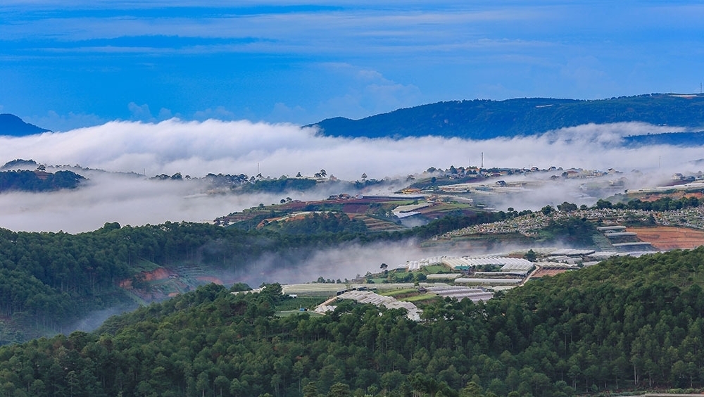 Chasing clouds in Da Lat