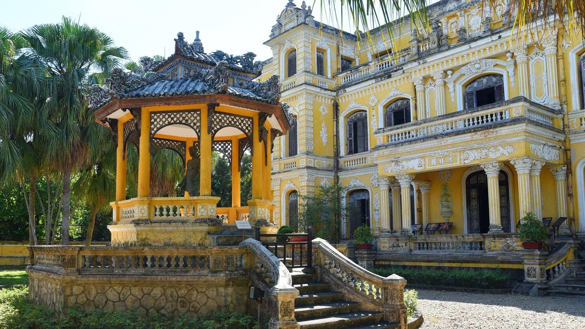 In a Hue palace, European style meets Asian tradition