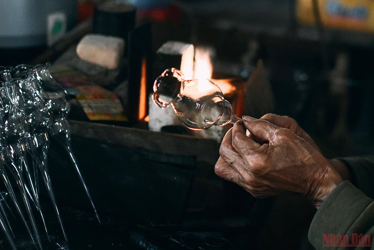 Hand glass blowing