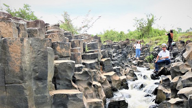 Impressive stone blocks across Jrai Pha stream in Gia Lai