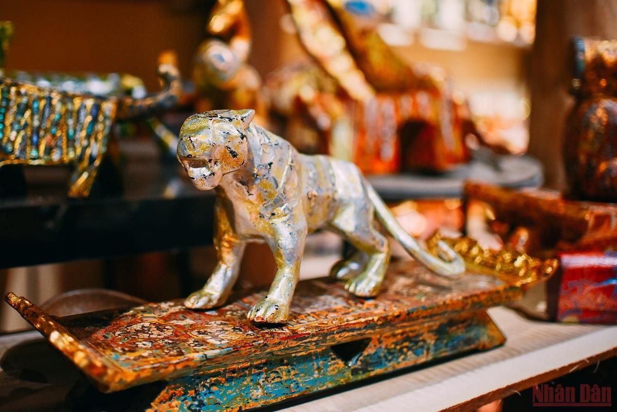 Artisan creates 2022 tiger sculptures to welcome New Year 2022