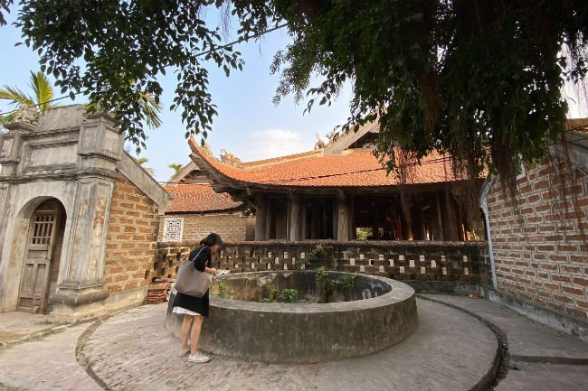 Peaceful life at Duong Lam ancient village