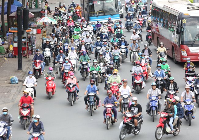 Vietnamese ride-hailing drivers risk accidents with reckless driving