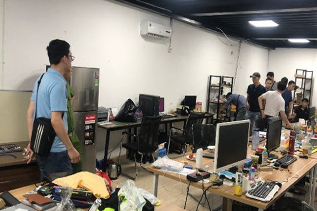 Police break up major online gambling ring in Hanoi