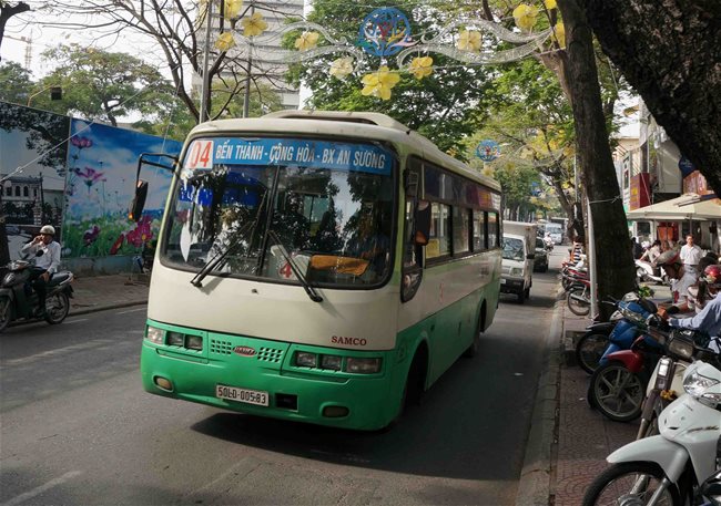 HCM City’s bus operators ask for suspension of services due to debts