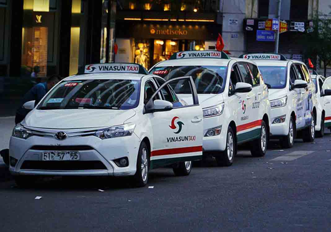 HCM City to resume buses, taxis, tech-based cars from Oct 5