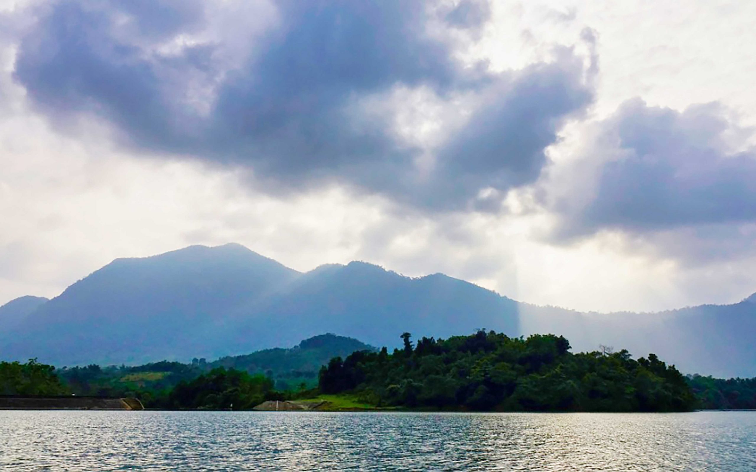 Indulging in nature at Duong Coc Lake