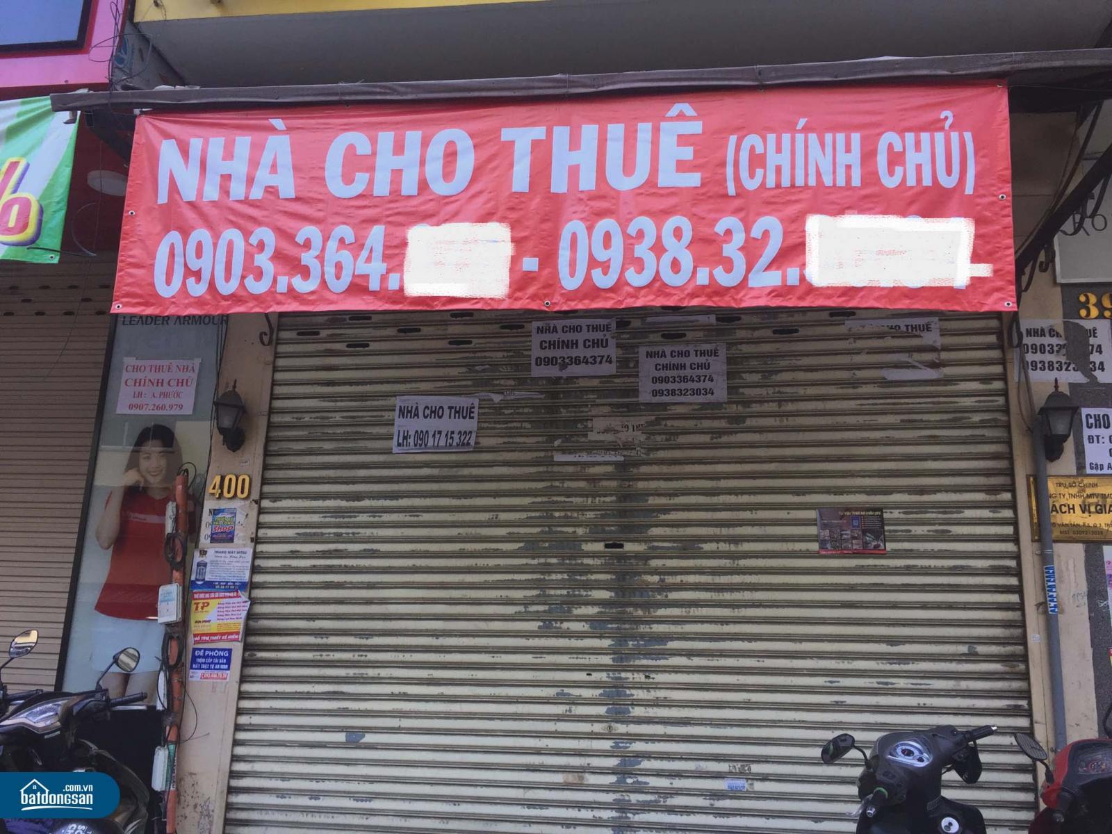 Nhiều nhà mặt phố treo biển cho thuê sau tác động của dịch Covid-19. Ảnh: Phương Uyên