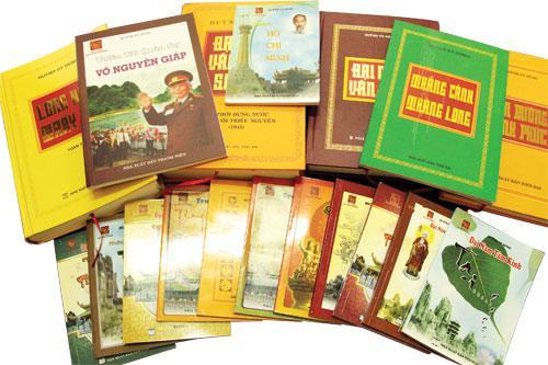 Những cuốn sách do chính ông Huỳnh Uy Dũng chấp bút.