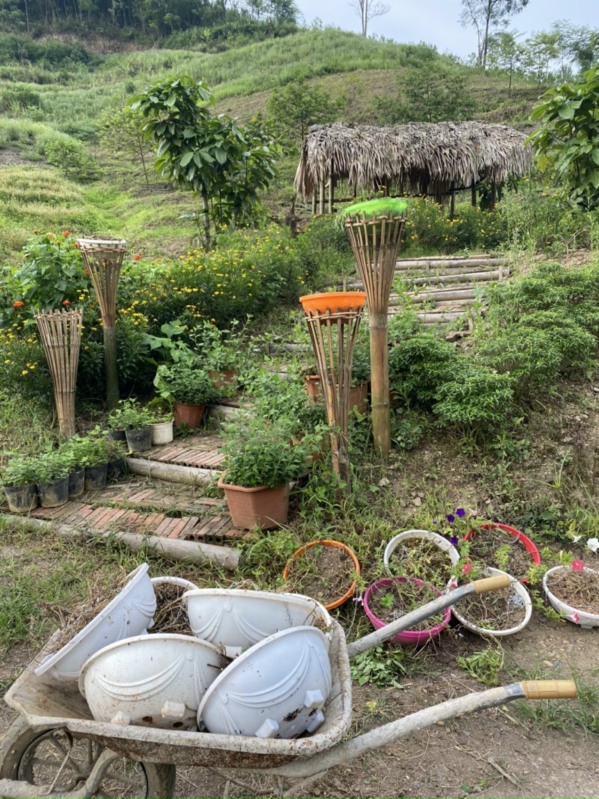 Khu farmstay của anh Quân sau gần 4 năm vẫn đang thành hình.