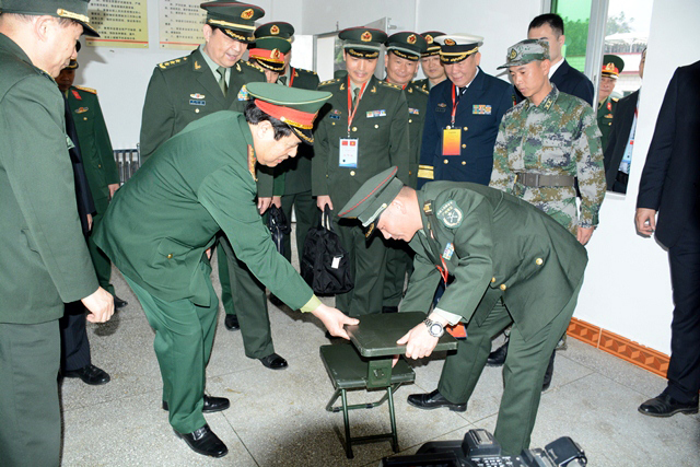 Đại biểu Bộ Quốc phòng dự Giao lưu quốc phòng biên giới tại Trung Quốc - ảnh 9