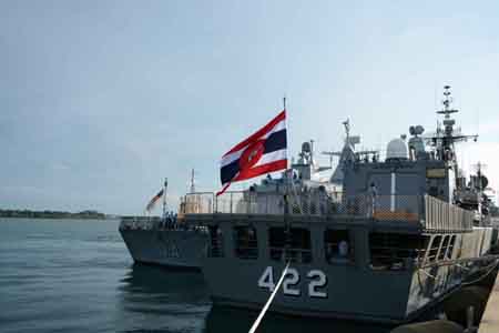 Tàu hải quân VN và các nước ADMM+ bắt đầu diễn tập chung tại cảng Muara, Brunei - ảnh 7