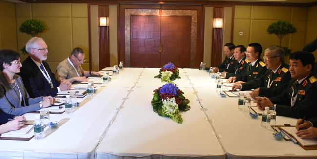 Hoạt động của tướng Nguyễn Chí Vịnh tại Đối thoại Shangri-La lần thứ 15 - ảnh 3