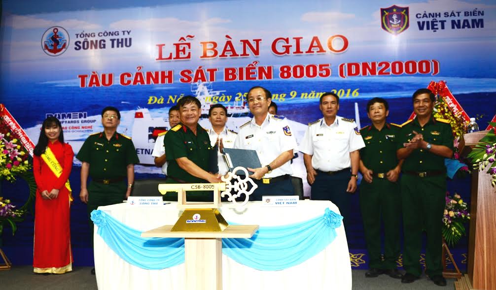 Cảnh sát biển Việt Nam tiếp nhận tàu CBS 8005 giãn nước 2.400 tấn - ảnh 2
