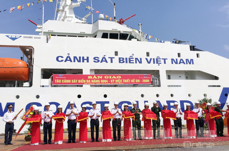 Vùng Cảnh sát biển 1 nhận tàu đa năng hiện đại 8004 - ảnh 2