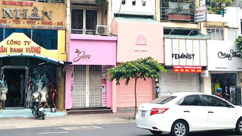 Dãy nhà phố cho thuê đóng cửa do dịch covid-19.