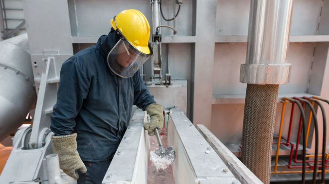 Nhức nhối với những câu hỏi xoay quanh công nghệ nhôm không khí thải carbon của Apple - Ảnh 1.