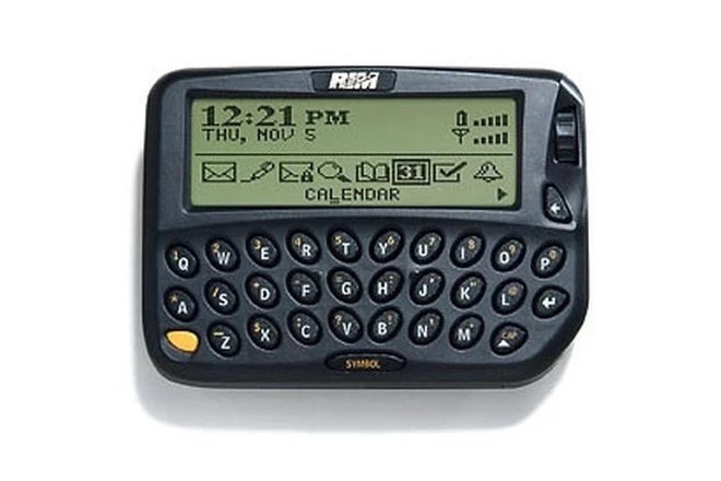 Cùng nhìn lại những chiếc điện thoại BlackBerry tốt nhất đã thay đổi cả thế giới - Ảnh 1.