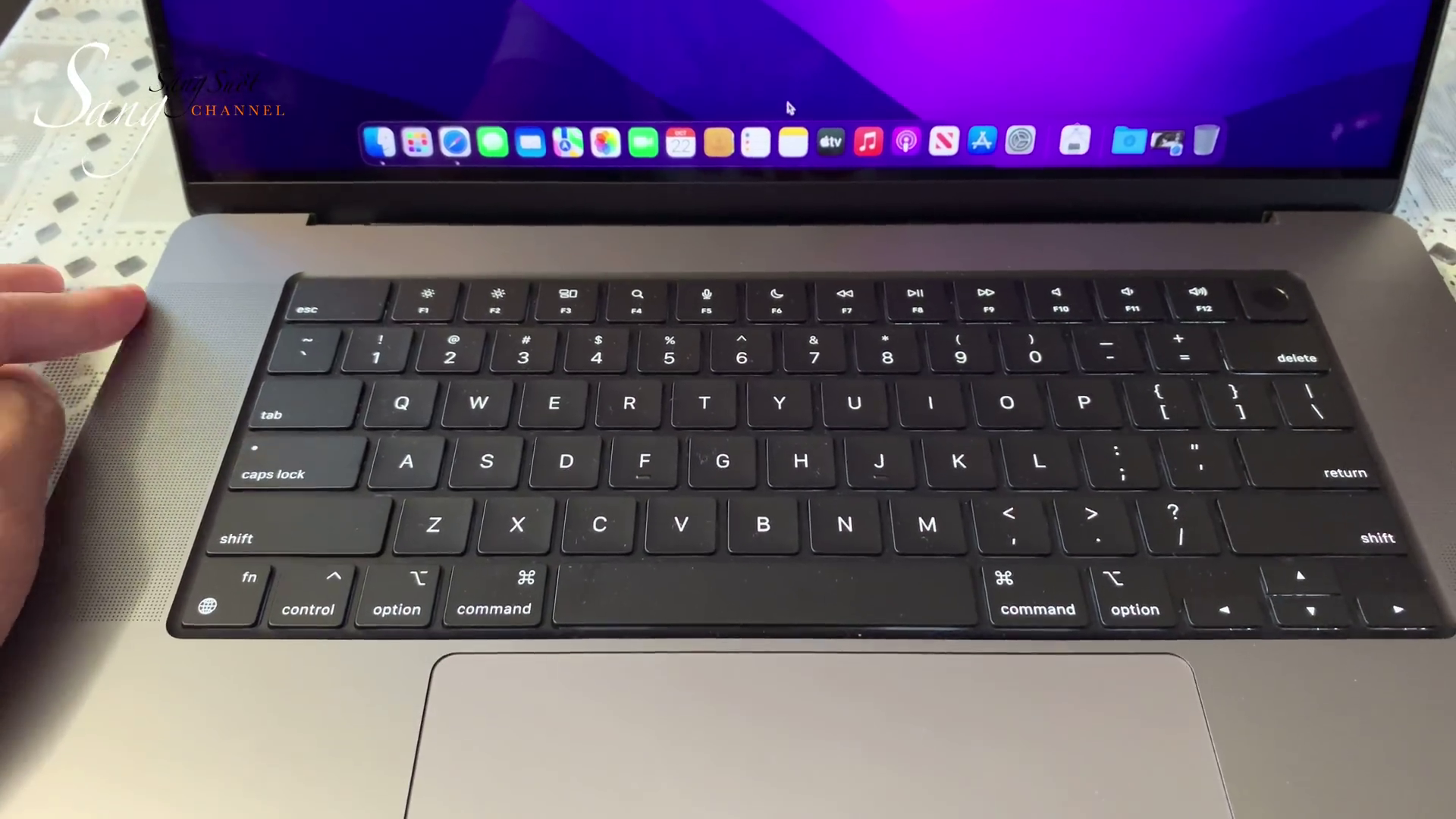 Apple chưa bán nhưng một người Việt đã có MacBook Pro 2021, lập tức bị chê dày và nặng - Ảnh 7.
