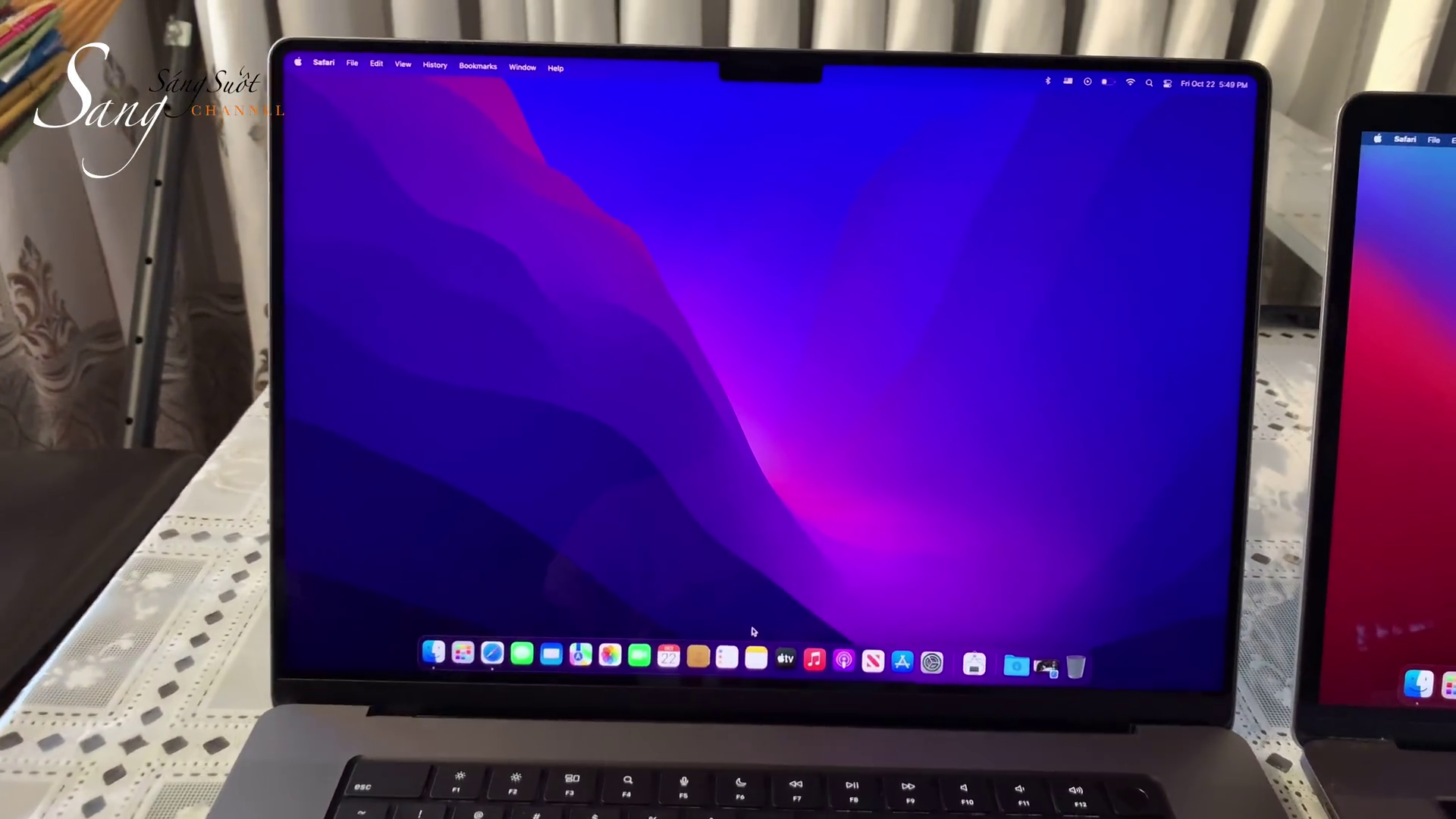 Apple chưa bán nhưng một người Việt đã có MacBook Pro 2021, lập tức bị chê dày và nặng - Ảnh 2.