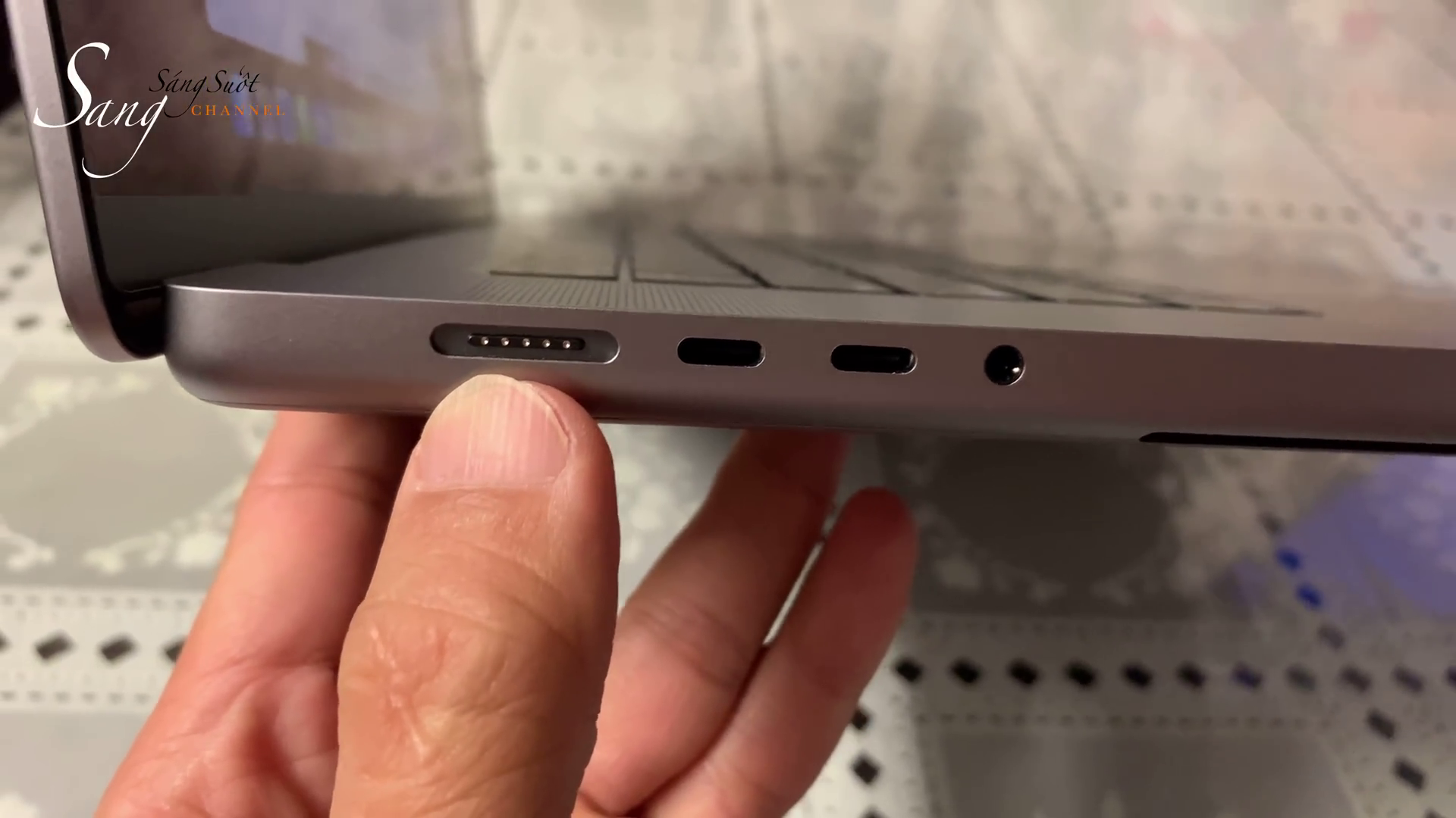 Apple chưa bán nhưng một người Việt đã có MacBook Pro 2021, lập tức bị chê dày và nặng - Ảnh 10.