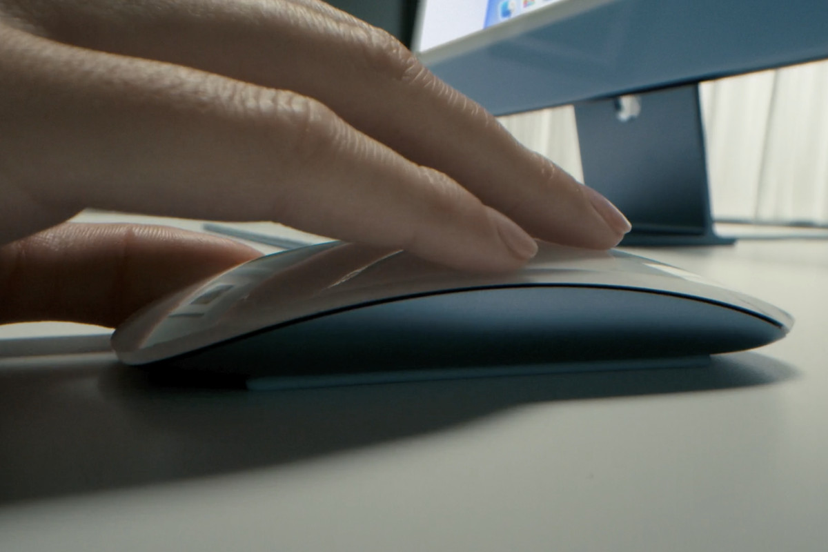 Sau hơn 5 năm, Apple vẫn không thay đổi cách sạc pin “độc đáo” của Magic Mouse - Ảnh 1.