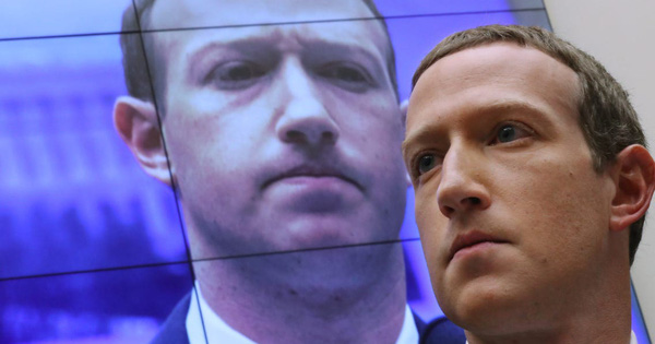 Facebook thời oanh liệt có cả điện thoại với nút 