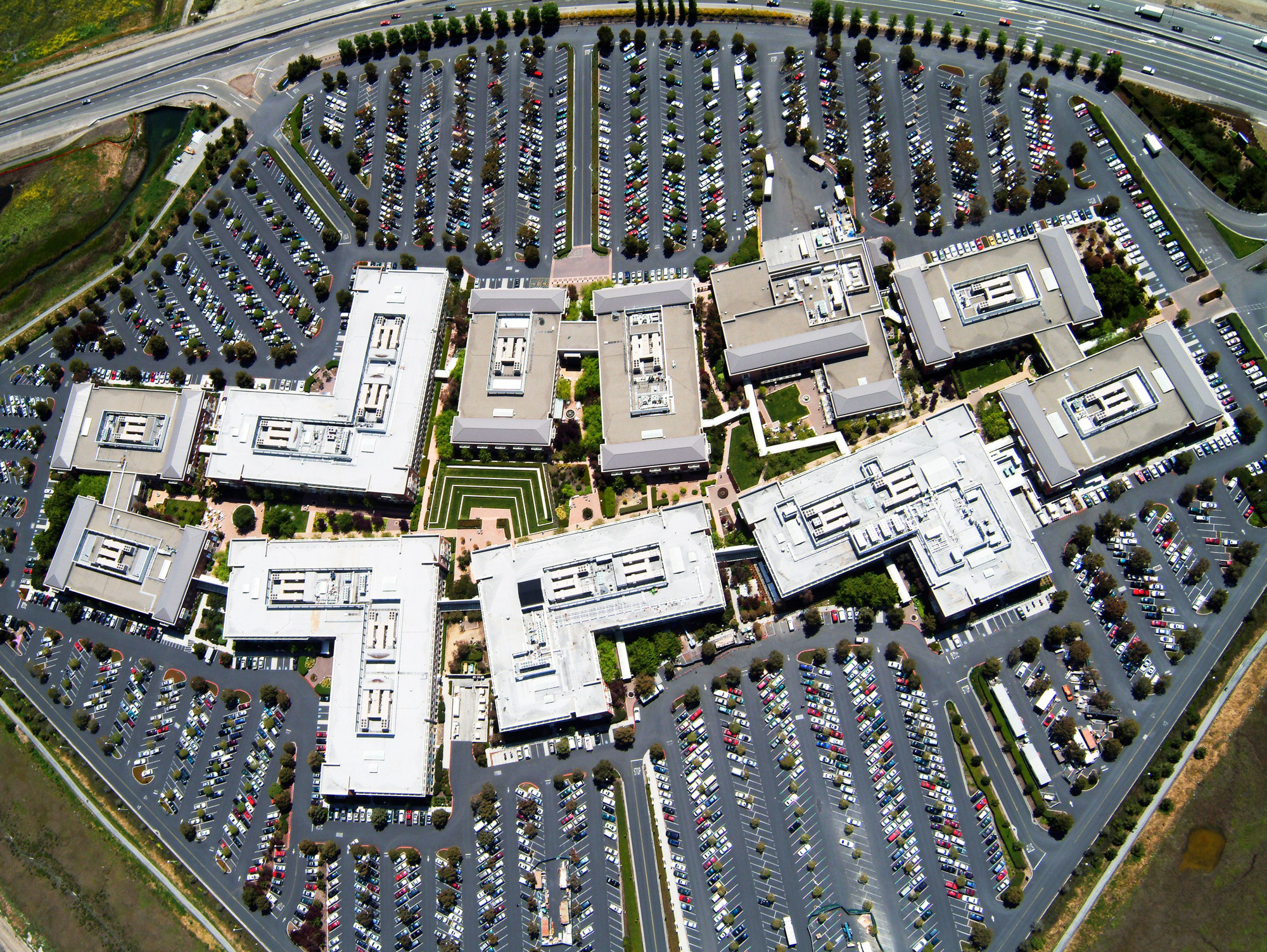 Facebook cắt giảm nhiều đặc quyền của nhân viên trong bối cảnh giá cổ phiếu lao dốc - Ảnh 4.